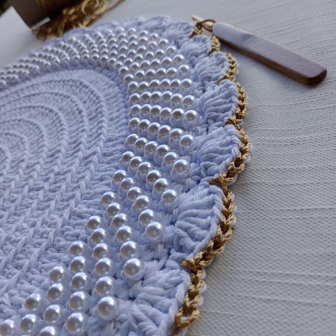 sousplat-de-perolas-jogo-americano-de-perolas